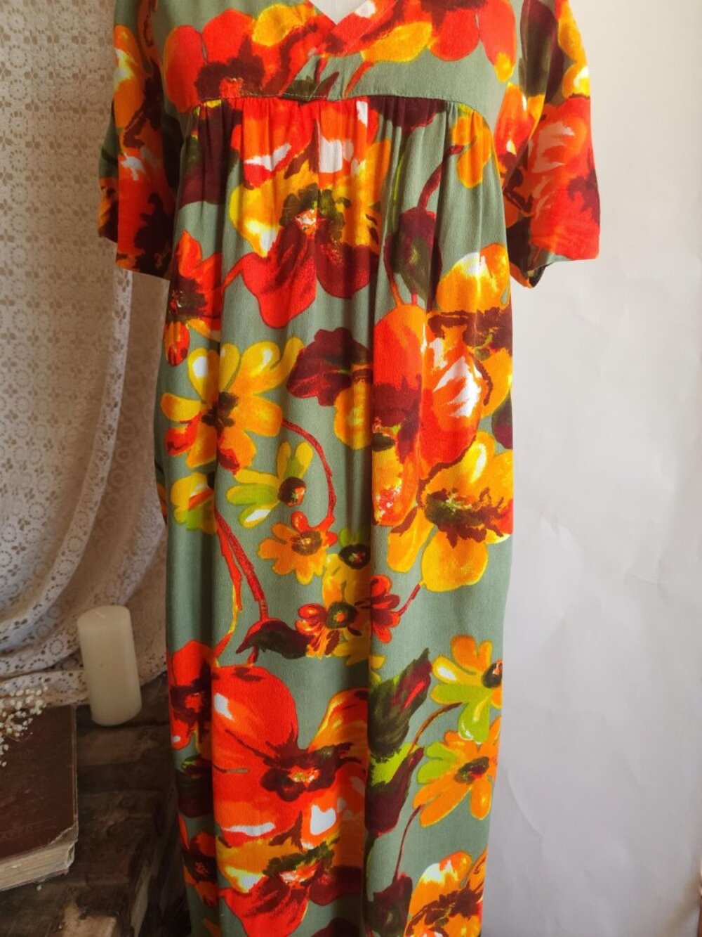 Vintage 1960s Dress with Pockets, Volup Tiki Style Hawaiian Floral Print Mumu in - Picture 4 of 13
